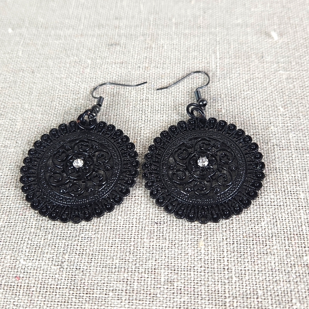 Fashion earrings, Black filagree laced design,  clear stones, pierced earrings - Picture 2 of 2